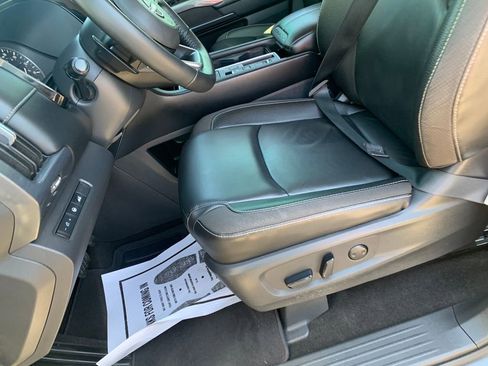 Used 2023 Nissan Pathfinder SL w/ Lighting Package (N92) FWD image 22