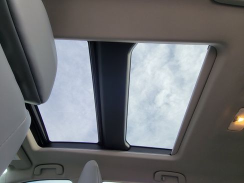 Used 2019 Toyota RAV4 Limited image 13