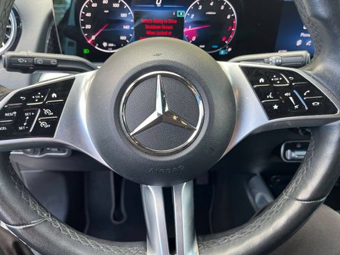 Used 2025 Mercedes-Benz GLB 250 4MATIC image 24