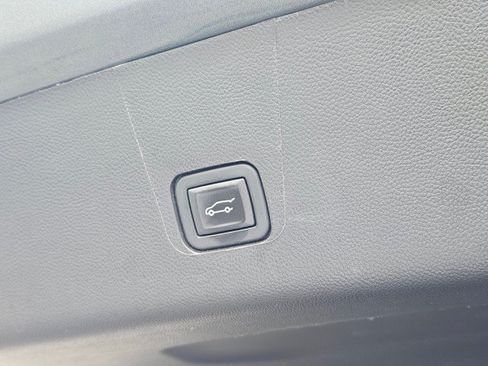 Used 2023 Chevrolet Traverse LT FWD image 21