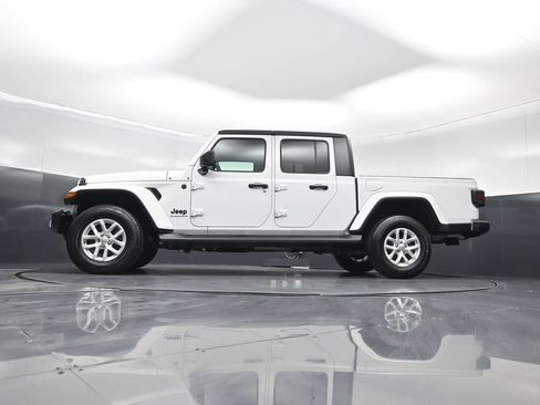 Used 2023 Jeep Gladiator Sport AWD/4WD image 45