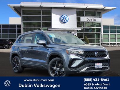Certified 2022 Volkswagen Taos SE w/ Panoramic Sunroof Package