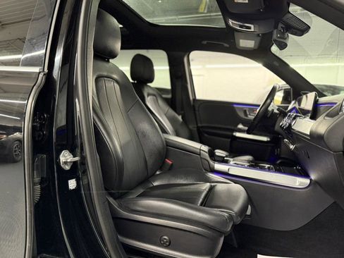 Used 2021 Mercedes-Benz GLB 250 4MATIC image 35