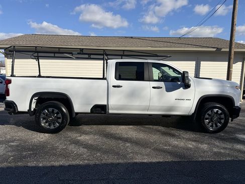 Used 2023 Chevrolet Silverado 2500 Custom image 1