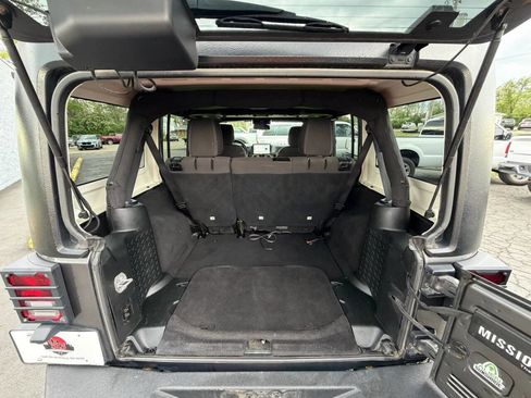 Used 2018 Jeep Wrangler Unlimited Sahara image 20