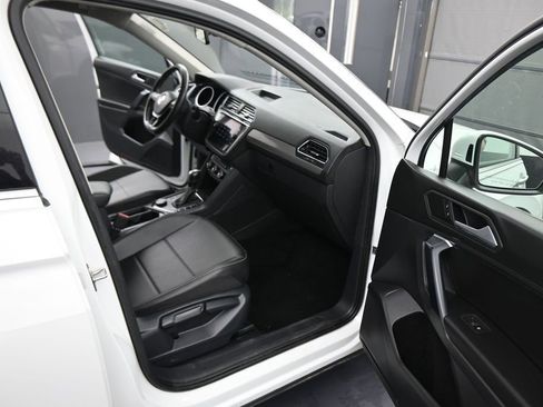 Used 2021 Volkswagen Tiguan SE AWD/4WD image 42