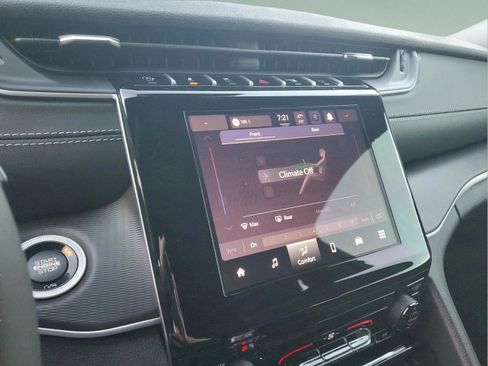 New 2025 Jeep Grand Cherokee L Laredo image 19