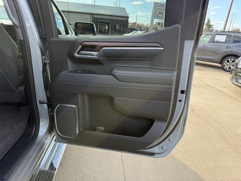 Used 2025 GMC Sierra 1500 SLT w/ SLT Premium Package image 32