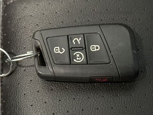 Certified 2023 Volkswagen Tiguan SE R-Line FWD image 28