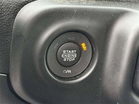 Used 2021 Jeep Gladiator Sport image 8