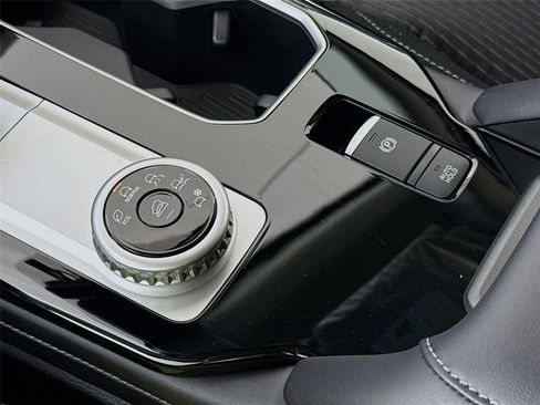 New 2026 Mitsubishi Outlander ES image 12