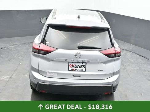 Used 2024 Nissan Rogue S image 41