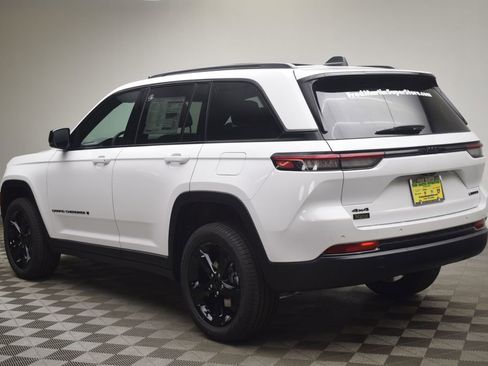 New 2025 Jeep Grand Cherokee Limited w/ Black Appearance Package AWD/4WD image 16