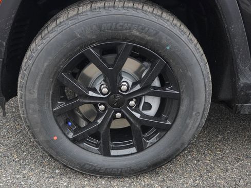 New 2026 Jeep Grand Cherokee Altitude image 10