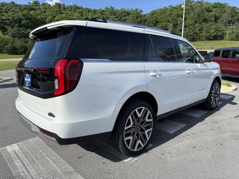 New 2026 Ford Expedition Platinum w/ Platinum Ultimate Package AWD/4WD image 5