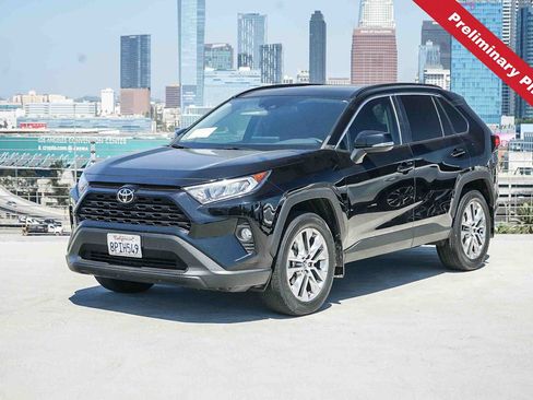 Used 2020 Toyota RAV4 XLE Premium FWD image 1