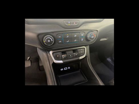 Used 2022 GMC Terrain SLE FWD image 23