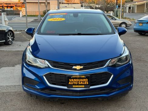 Used 2018 Chevrolet Cruze LT w/ Convenience Package image 4