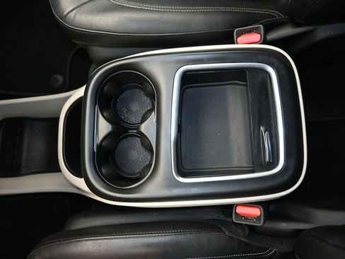 Used 2022 Chrysler Pacifica Touring-L FWD image 18