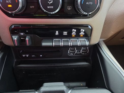 Used 2019 RAM 1500 Laramie AWD/4WD image 28
