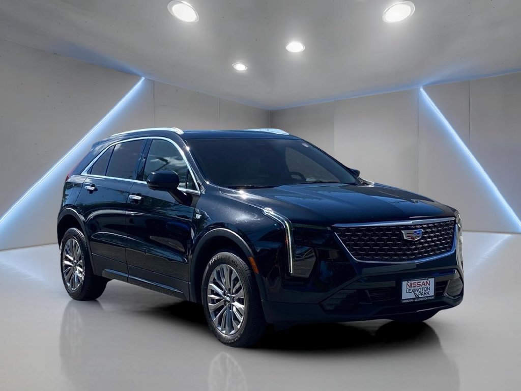 Used 2025 Cadillac XT4 Premium Luxury FWD image 1