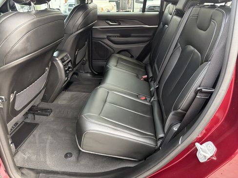 Used 2023 Jeep Grand Cherokee Limited w/ Black Appearance Package RWD image 26