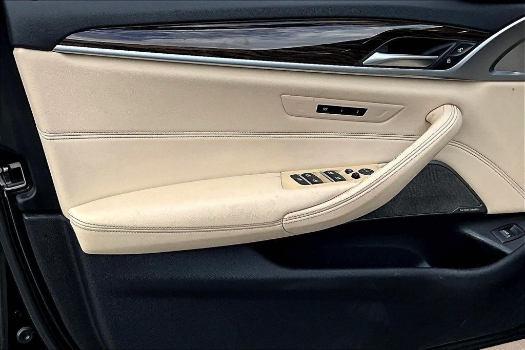 Used 2021 BMW 530i w/ Premium Package RWD image 19