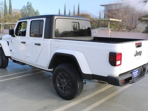 New 2026 Jeep Gladiator Sport AWD/4WD image 6