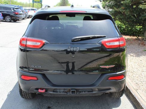Used 2014 Jeep Cherokee Trailhawk w/ Technology Group AWD/4WD image 7