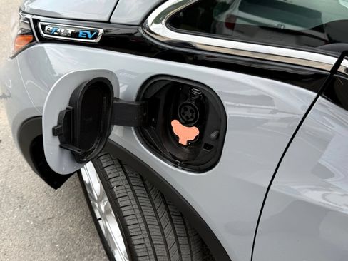 Used 2020 Chevrolet Bolt LT FWD image 7