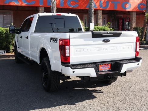 Used 2022 Ford F250 XLT w/ Black Appearance Package image 6