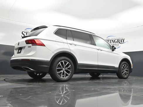 Used 2020 Volkswagen Tiguan SE AWD/4WD image 32