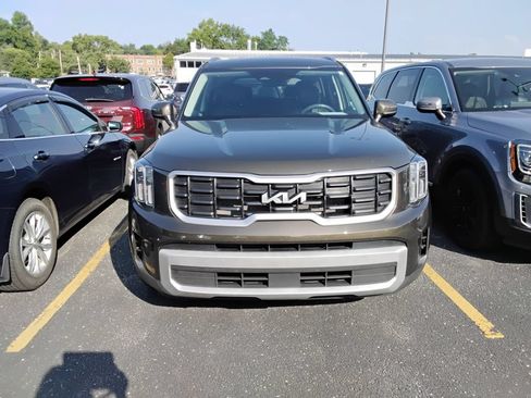Used 2024 Kia Telluride S AWD/4WD image 7