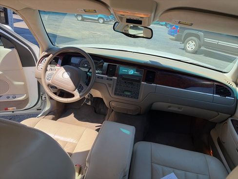 Used 2004 Lincoln Town Car Signature image 13