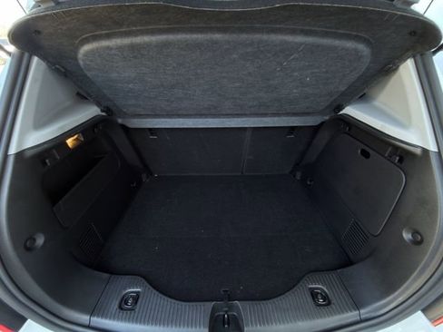 Used 2022 Chevrolet Trax LT w/ LT Convenience Package image 28