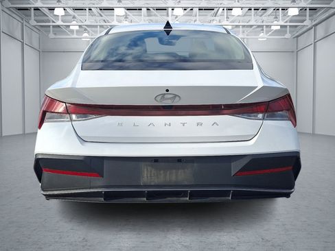 Used 2024 Hyundai Elantra SEL image 4