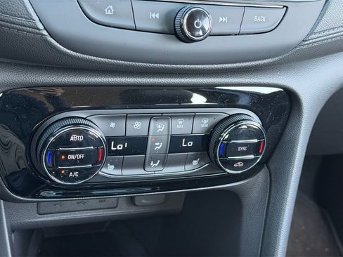 Used 2022 Buick Encore GX Select AWD/4WD image 22
