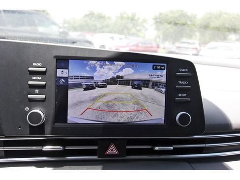 Certified 2025 Hyundai Elantra SE FWD image 25