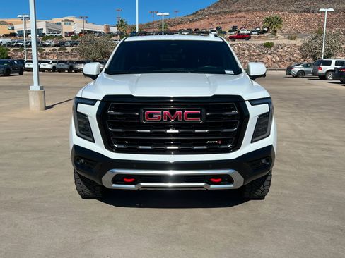 Used 2025 GMC Yukon XL AT4 Ultimate AWD/4WD image 9