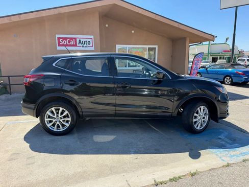Used 2021 Nissan Rogue Sport S FWD image 2