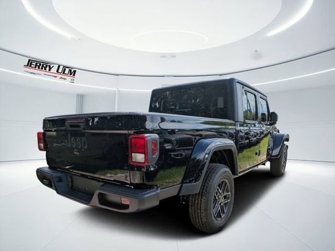 New 2025 Jeep Gladiator Sport image 2