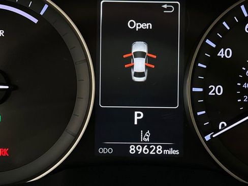 Used 2016 Lexus ES 300h w/ Luxury Package w/Wood Trim FWD image 20