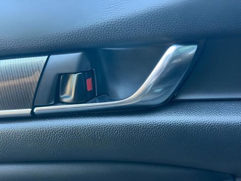 Used 2022 Honda Accord Sport image 11