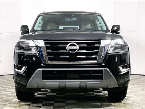 Used 2023 Nissan Armada SL w/ Captain's Chairs Package image 3