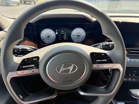Used 2024 Hyundai Elantra SEL FWD image 23