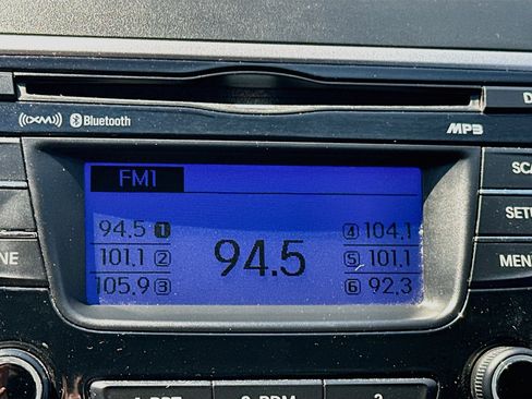 Used 2013 Hyundai Elantra Limited FWD image 19
