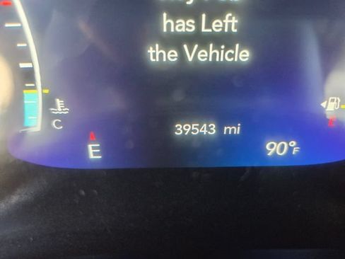 Used 2025 Chrysler Pacifica Select AWD/4WD image 24