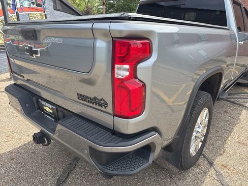 Used 2024 Chevrolet Silverado 2500 High Country w/ Technology Package AWD/4WD image 9
