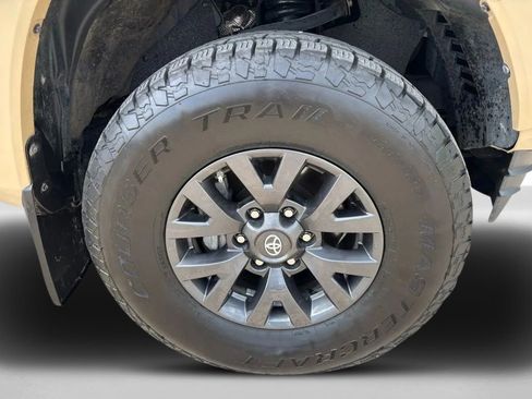 Used 2020 Toyota Tacoma SR5 AWD/4WD image 13