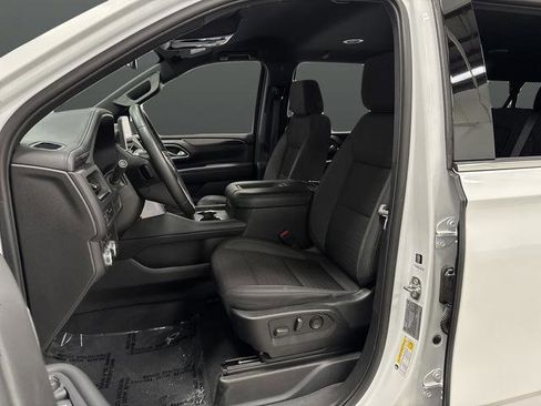 Used 2024 GMC Yukon XL SLE image 4